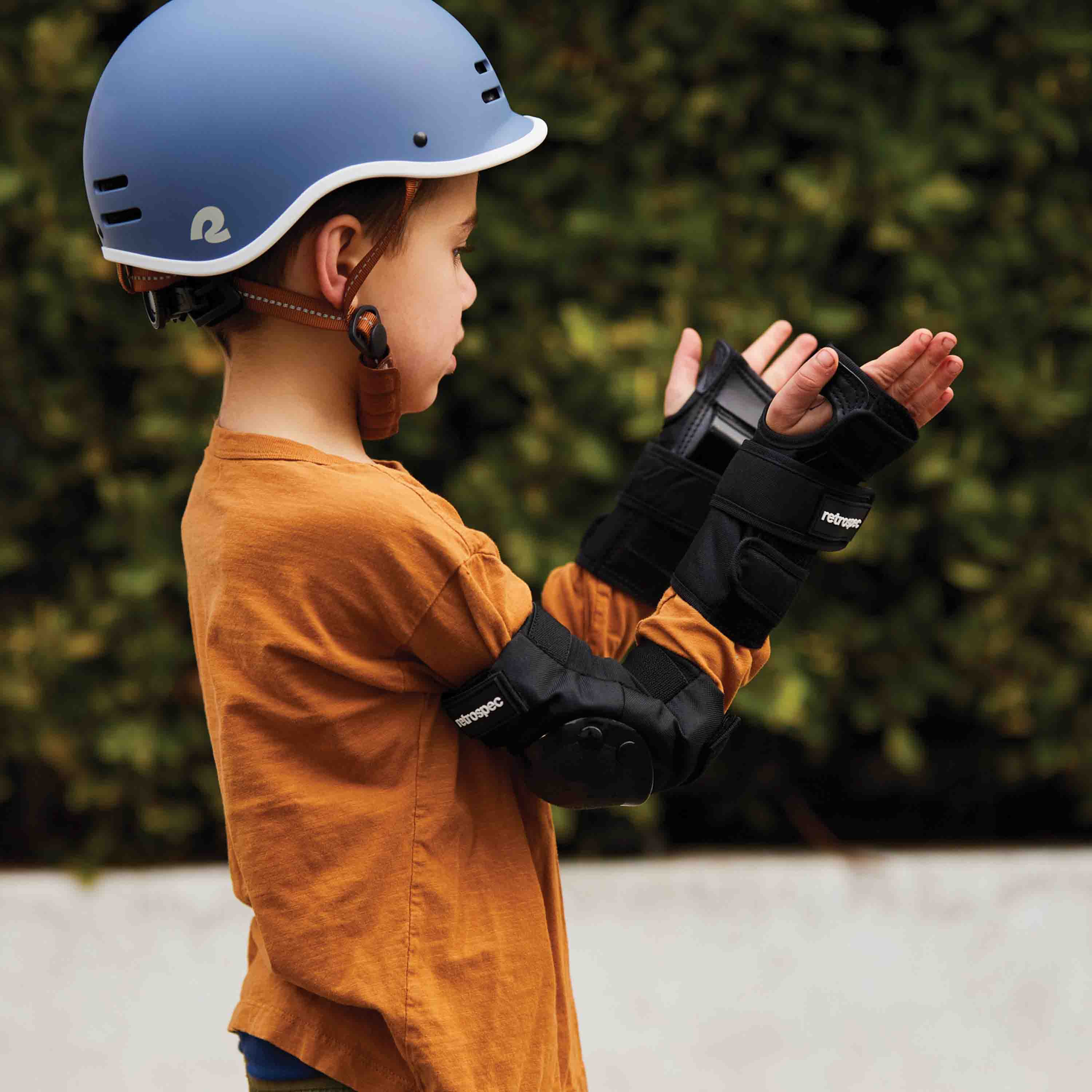 Protect Knee and Elbow Pads w/ Wrist Guards - Image 4