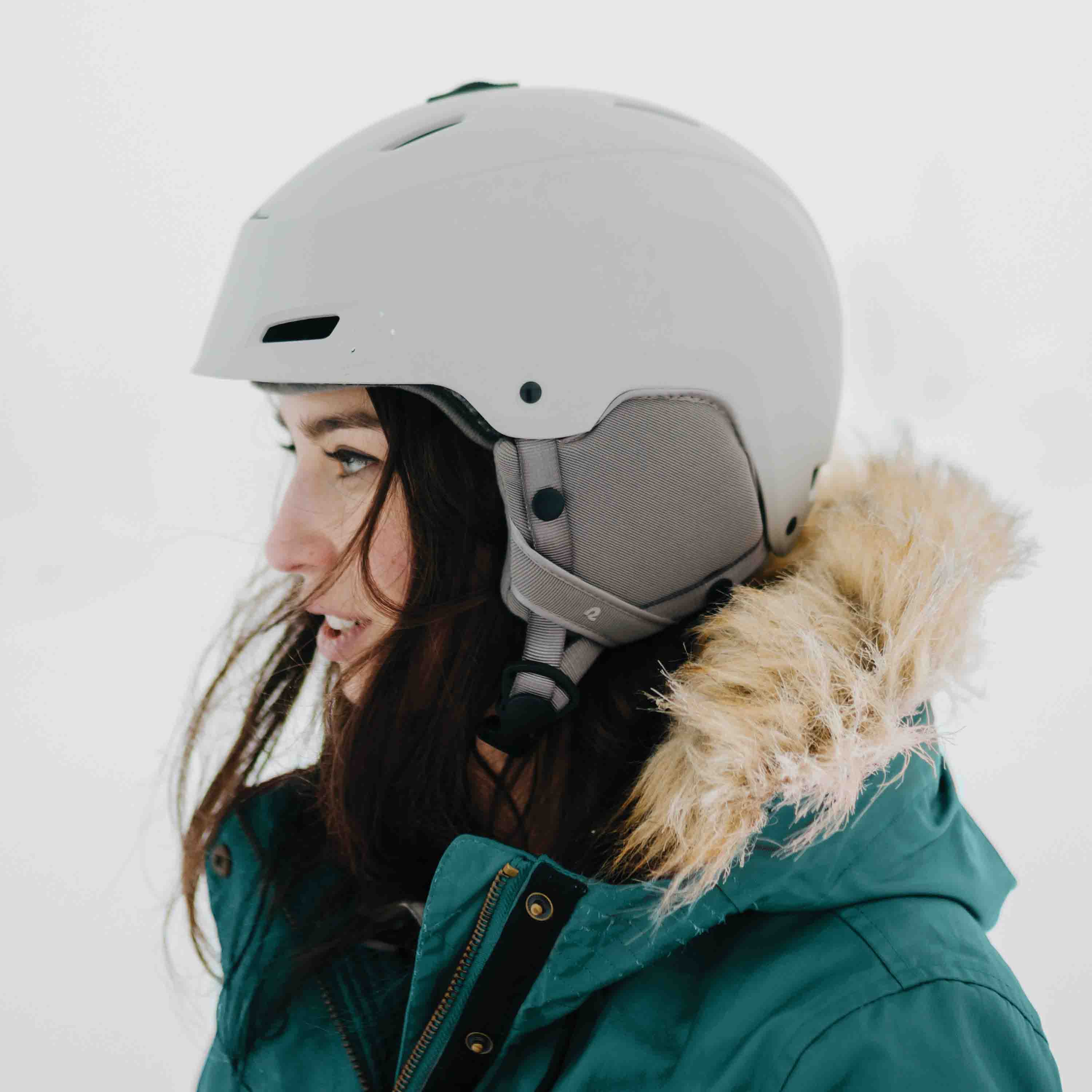 Zephyr Ski & Snowboard Helmet - Image 59